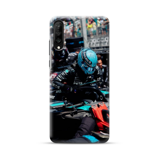 Coque George Russell Monte dans sa Formule 1 pour Samsung